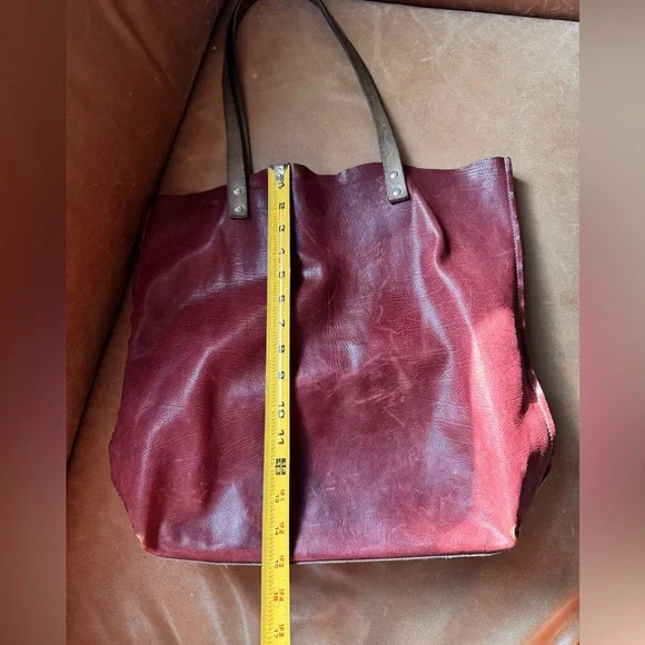 Vintage vibes red maroon brown soft leather tote Toshi minimal designer luxe - Picture 13 of 17